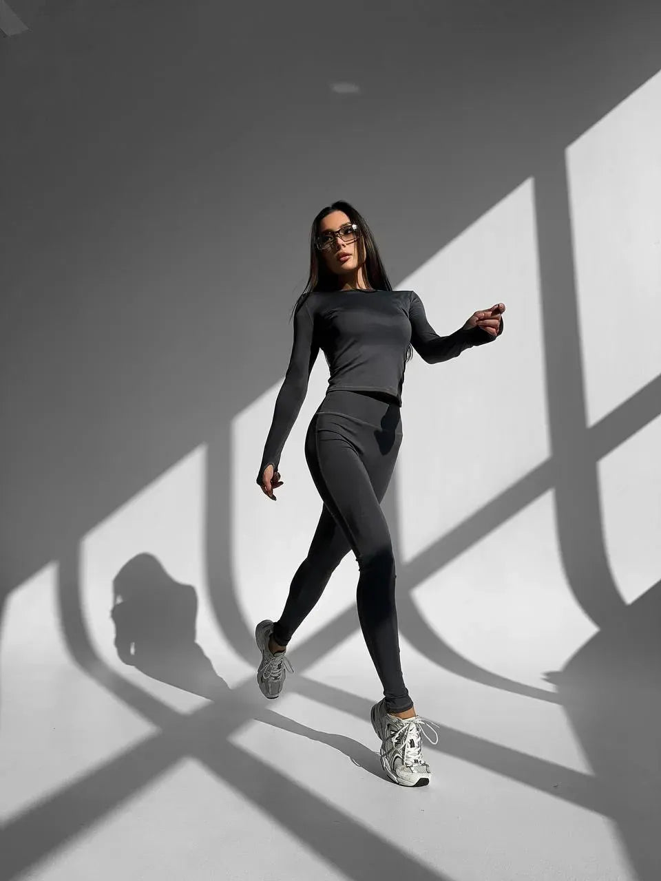Komplet damski Legginsy + Longsleeve 5.45 – grafitowy